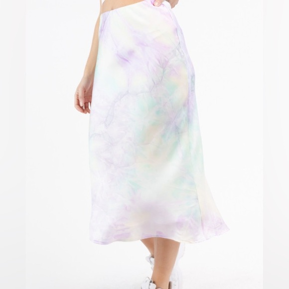 NWT Altar’d State Double Lined Tie Dye Satin Midi Skirt in Rainbow Multi Size XS - Picture 4 of 11